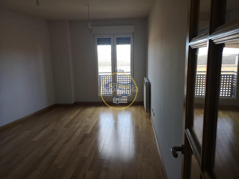 Foto 166ca630-d83c-487c-b5d2-e1b816eb50f5. Pis amb calefacció aparcament a Puente Castro León