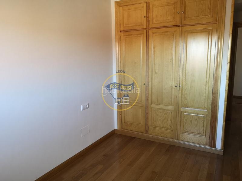 Foto 2be5fae4-5805-46ac-bad7-fedc28a39c74. Pis amb calefacció aparcament a Puente Castro León