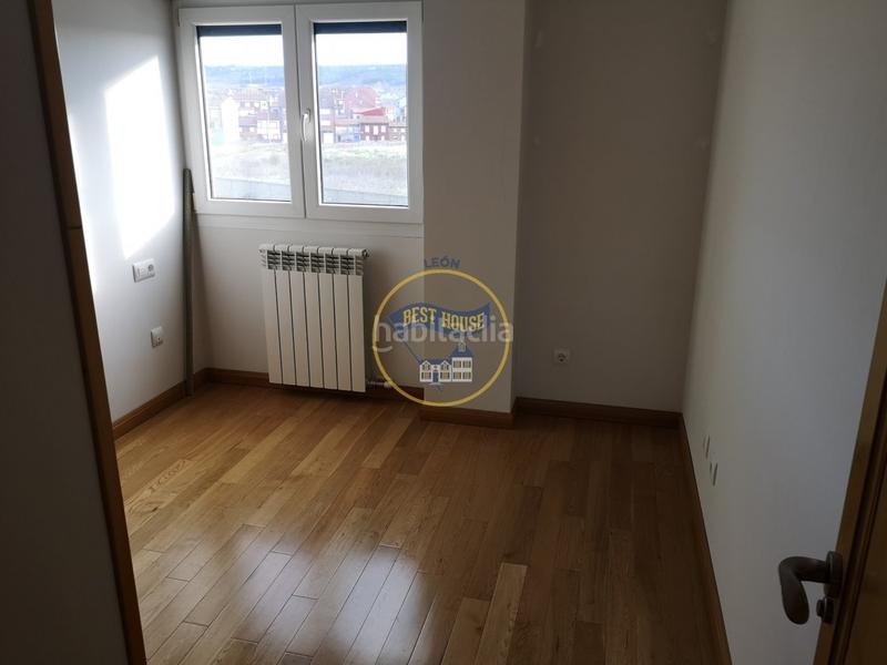 Foto a5c6b2f2-4006-4949-8d09-687ddd824348. Pis amb calefacció aparcament a Puente Castro León