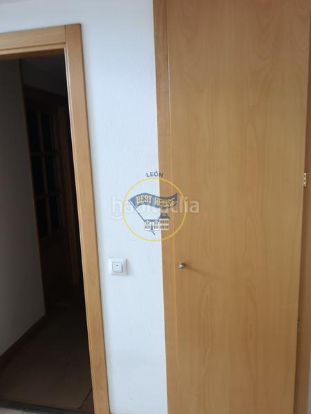 Foto afec35c6-6af6-4b5a-8077-7ce49c3ca59b. Pis amb calefacció aparcament a Puente Castro León