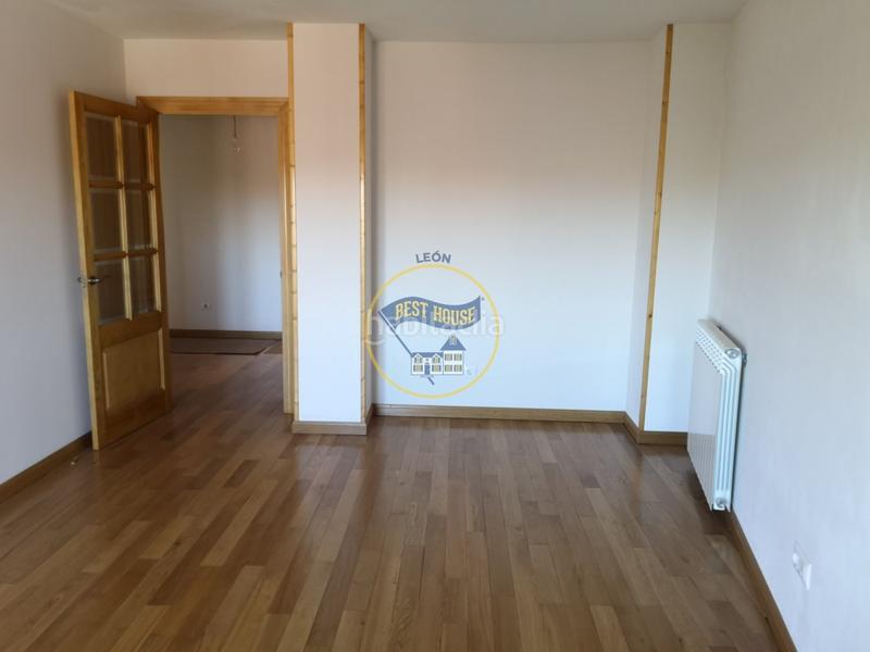 Foto b867bd0d-f984-4619-850e-2183882a8683. Pis amb calefacció aparcament a Puente Castro León