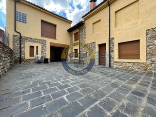 Maison à Vegaquemada. Casa a la venta en mata de la riba.