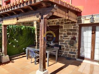 Maison jumelée à Sariegos. Chalet adosado a la venta en sariegos.