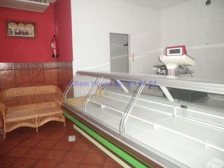 Location Local commercial à El Soto. Se alquila comercial totalmente acondicionado y con la comunidad
