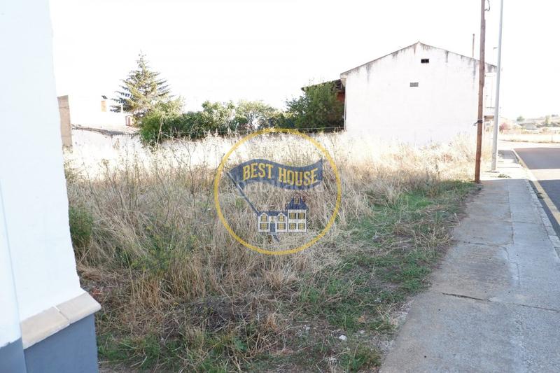 Foto 0c1d3a4a-bbd5-428a-8aa0-80649f5186df. Terreno residencial suelo sin edificar en venta en Armunia. en León