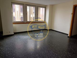 Rent Office space in Centro Ciudad. Oficina en alquiler junto a la plaza de santo domingo.