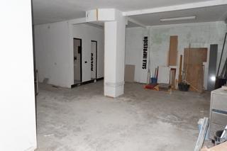 Lloguer Local Comercial a La Vega - La Sal. Local comercial en la zona doctor fleming.