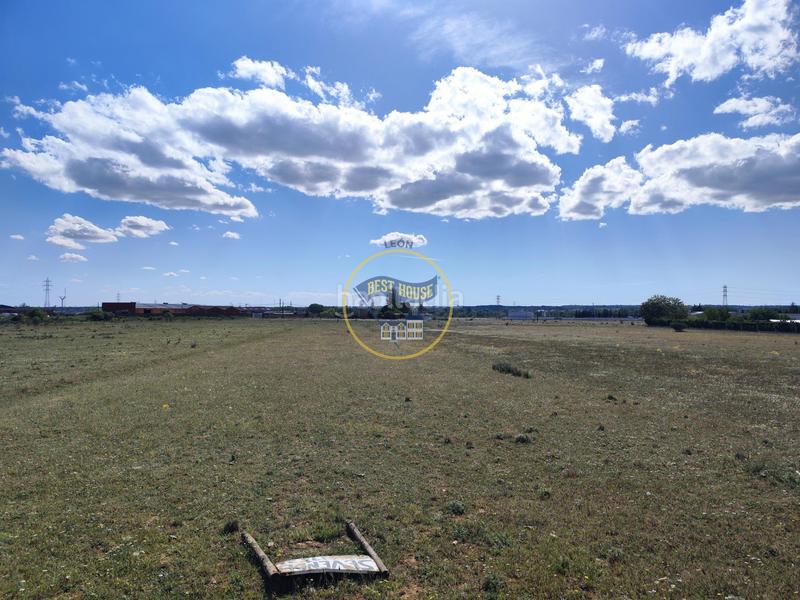 Foto cbd3d1fc-d94d-4223-9c27-d9a6499a57ff. Masia a Puente Castro León