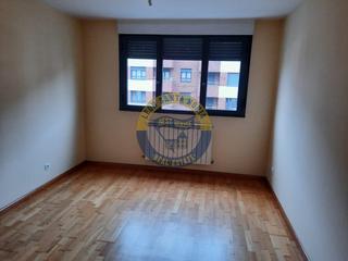 Appartement à El Soto. Piso a la venta junto al centro comercial espacio león.