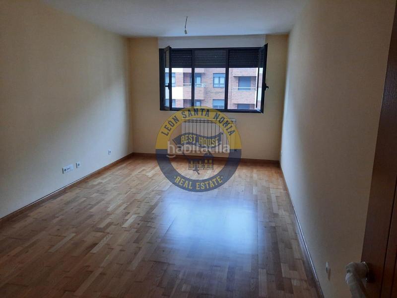 Foto 93e62a60-5237-4a09-bb37-b6a67575f8c5. Etagenwohnung mit heizung parking in El Soto León