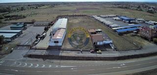 Terrain résidentiel à Chozas de Abajo. Terreno urbano industrial a la venta en cembranos, muy cerca del