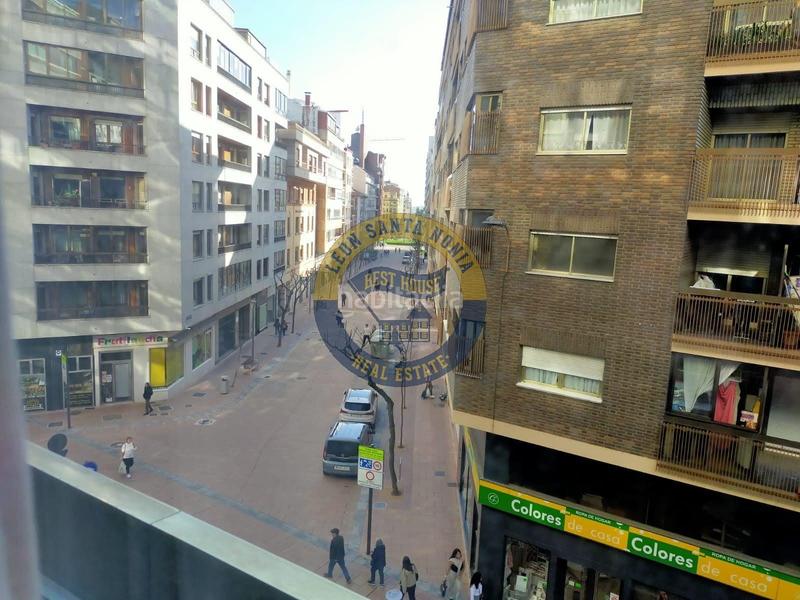 Foto 80f5b647-881c-4ec1-8141-34e5a8417b42. Pis amb calefacció aparcament a Centro Ciudad León