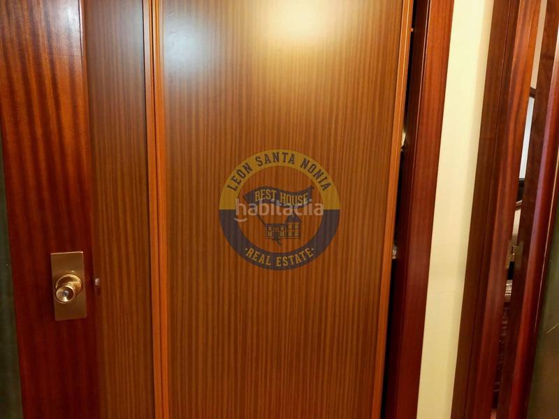 Foto 8dc52411-687b-42b4-a30b-722118cda8c5. Pis amb calefacció aparcament a Centro Ciudad León