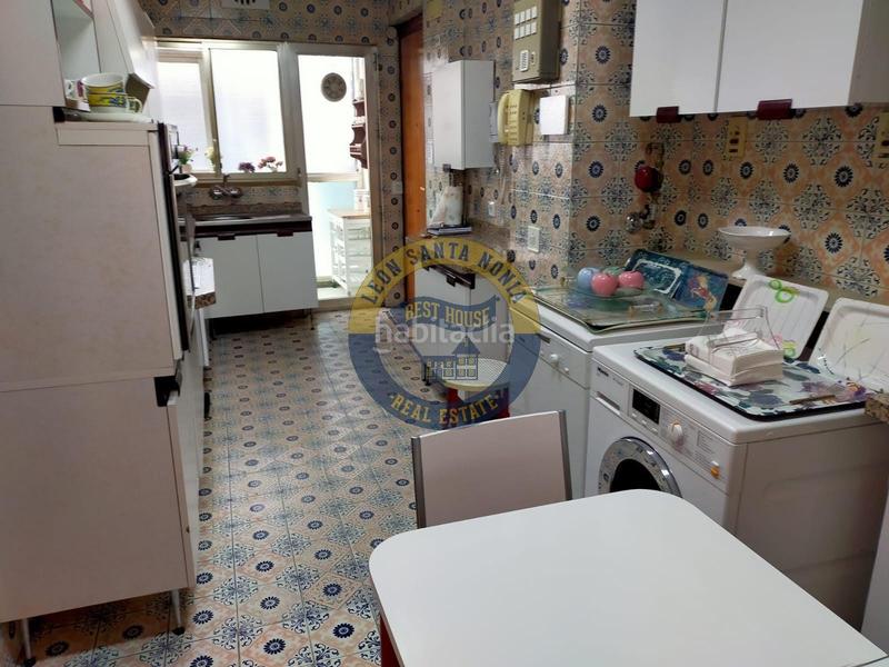 Foto a8ca5091-026e-4131-a49f-6e786cbdbe69. Pis amb calefacció aparcament a Centro Ciudad León