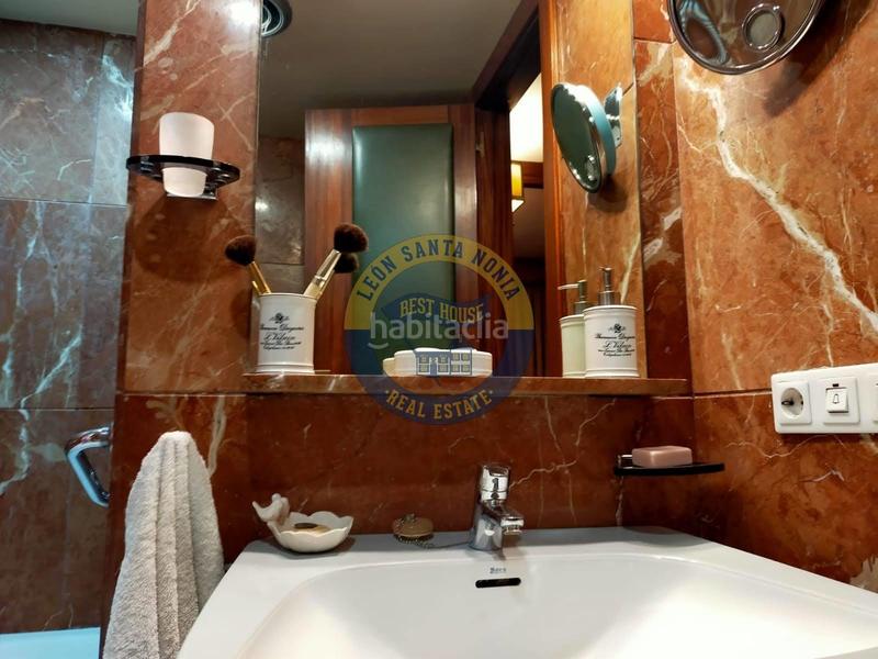 Foto b19b4c77-5109-47df-843c-d6f9dc810dde. Pis amb calefacció aparcament a Centro Ciudad León