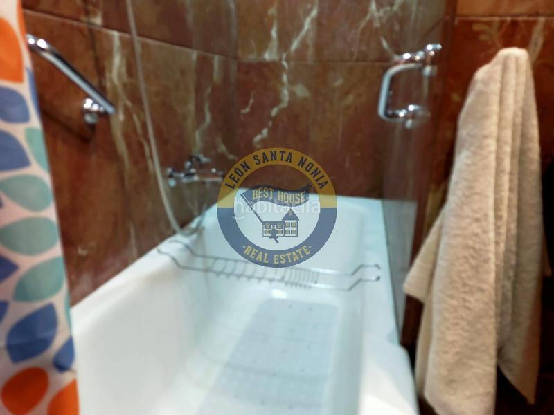 Foto bead1fb9-33f5-4c27-b8f6-c42a861dc617. Pis amb calefacció aparcament a Centro Ciudad León