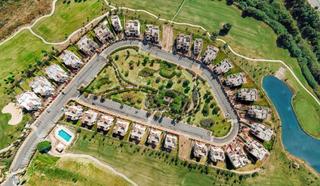 Chalet en Valle Romano Golf. Venta de villas de lujo y pareados en estepona.