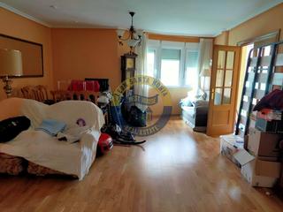 Maison jumelée à Trobajo del camino. Chalet adosado a la venta en trobajo del camino.