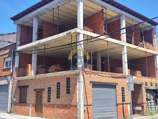Edifici a Trobajo del camino. Edificio en construccion en trobajo del camino.