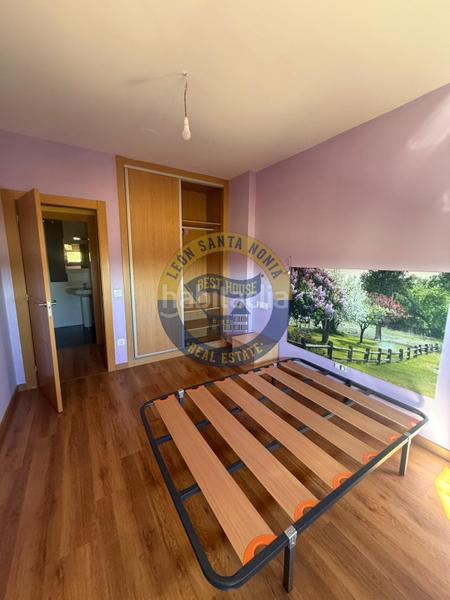 Foto 28d13732-06d9-4d5b-9443-a047261c58bb. Casa adossada amb calefacció aparcament a Garrafe de Torío