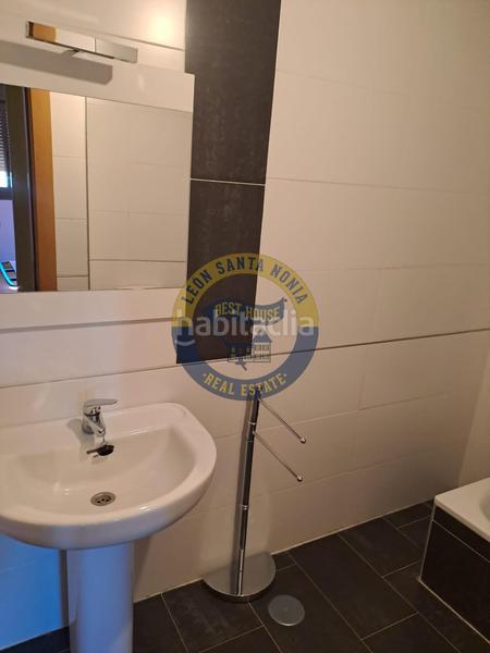 Foto 66643428-a3ae-4df4-aa02-792d15097475. Casa adossada amb calefacció aparcament a Garrafe de Torío