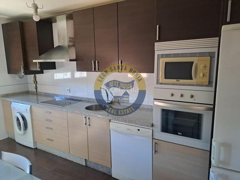 Foto 8c127bb0-10ee-405a-a9e1-63a47c6f128d. Casa adossada amb calefacció aparcament a Garrafe de Torío