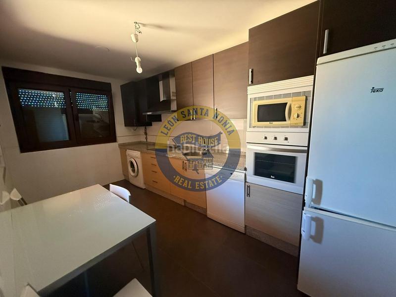 Foto 9b038f08-ba9f-4260-89d6-52edb6650f39. Casa adossada amb calefacció aparcament a Garrafe de Torío