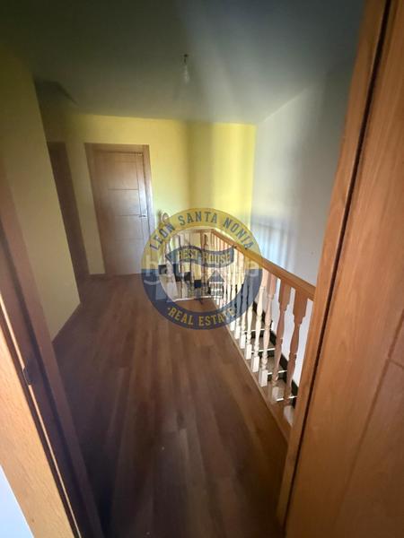 Foto c272d536-7b49-4294-9ddc-cfe6540e32f6. Casa adossada amb calefacció aparcament a Garrafe de Torío