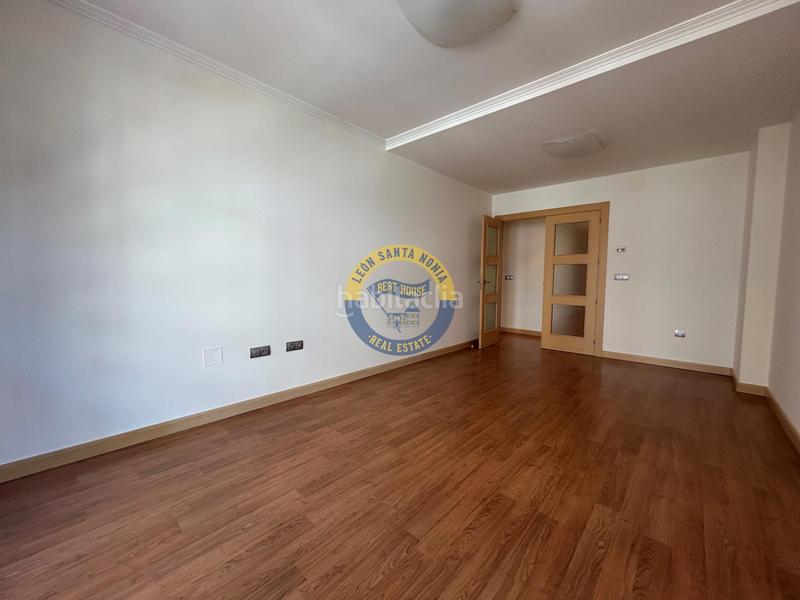 Foto f0a3a5ff-f30a-4e25-be50-f80447cab452. Appartamento con riscaldamento parcheggio in Centro Ciudad León