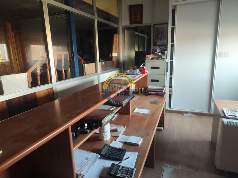 Foto 454f8875-a2f3-40ac-b35a-51c4a97fe310. Nave industrial  a la venta . en Villaquilambre