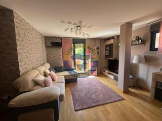Duplex in Villaquilambre. Dúplex a la venta en navatejera.