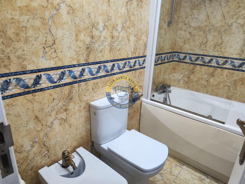 Foto 631e3249-12c9-4342-8ff8-5540d7192507. Affitto appartamento con riscaldamento parcheggio in León