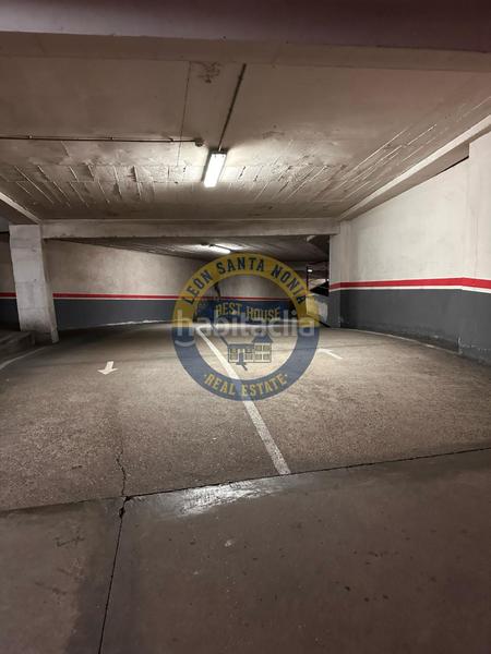 Foto 61e8bde4-cc70-48a0-b682-018ab8bbc389. Lloguer aparcament cotxe a Casco Antiguo León