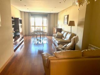 Pis a Centro Ciudad. Magnifico piso a la venta junto al edifico de la junta de castil