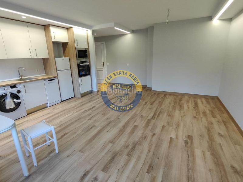 Foto 06d17b28-adb9-4621-b01f-232fc8224542. Rent apartment with heating parking in San Claudio - La Chantría León