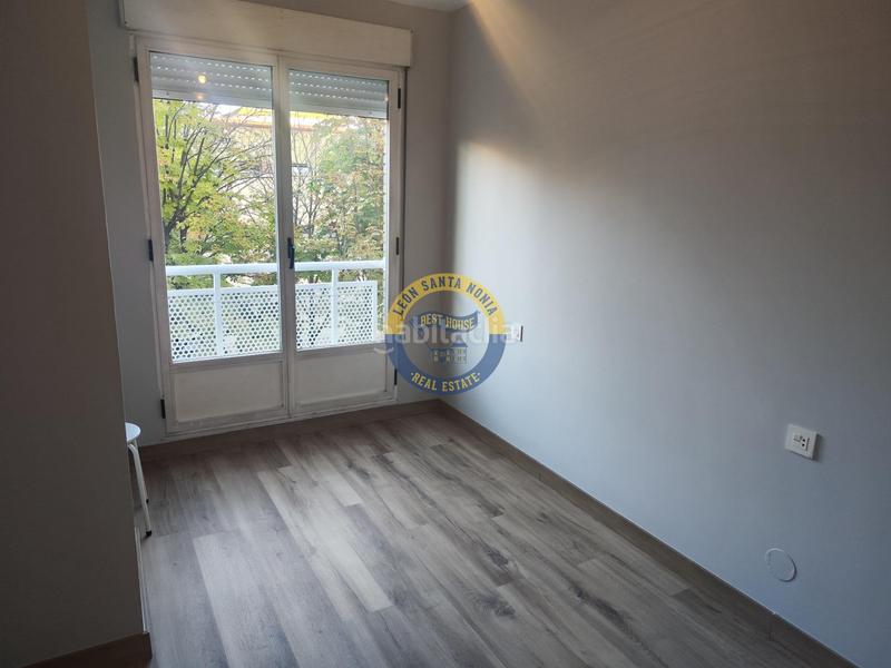 Foto eb543bdc-3fbb-4f3a-888c-749b8d00a8ae. Rent apartment with heating parking in San Claudio - La Chantría León