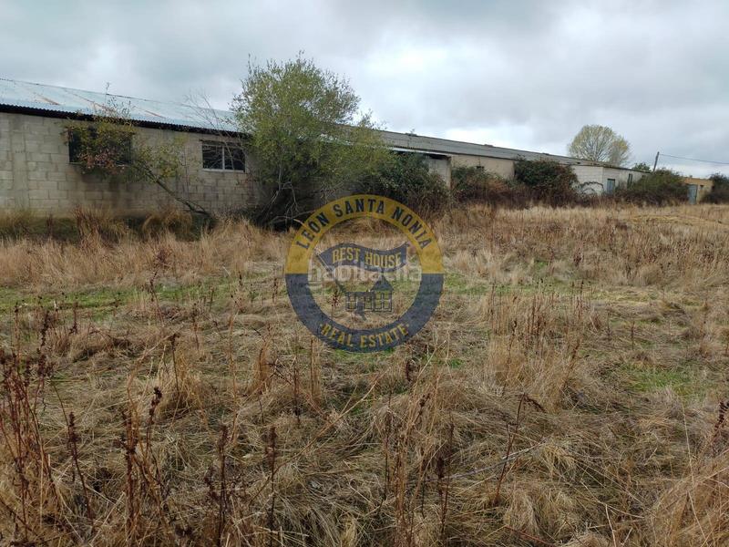 Foto 3f09b4eb-211b-427e-821d-36c40895ac93. Fabrikhalle in Valverde de la Virgen