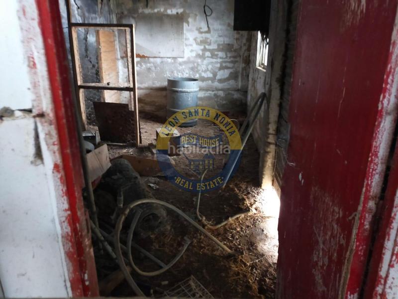 Foto cf7ceba9-8c94-4438-be8d-ba812a40f1da. Fabrikhalle in Valverde de la Virgen