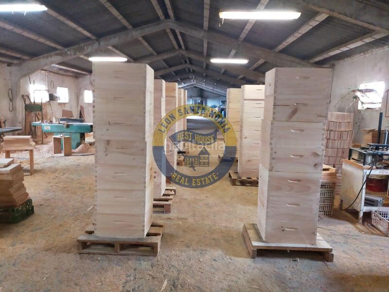 Foto e1500936-12ce-45d2-9a23-036ec5aab019. Fabrikhalle in Valverde de la Virgen