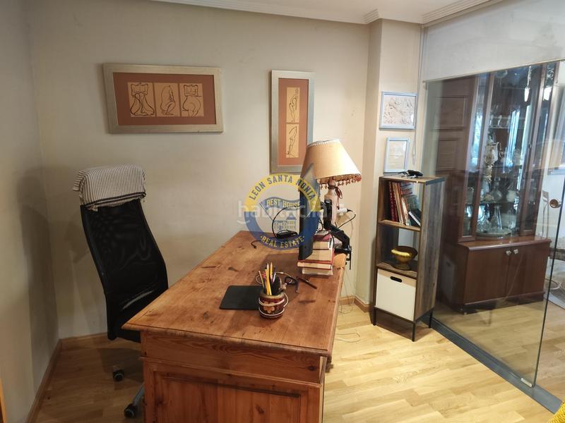 Foto 580b7fb2-9ffe-4241-96d8-b19c0eb3bbd2. Chalet mit heizung parking in Villaquilambre