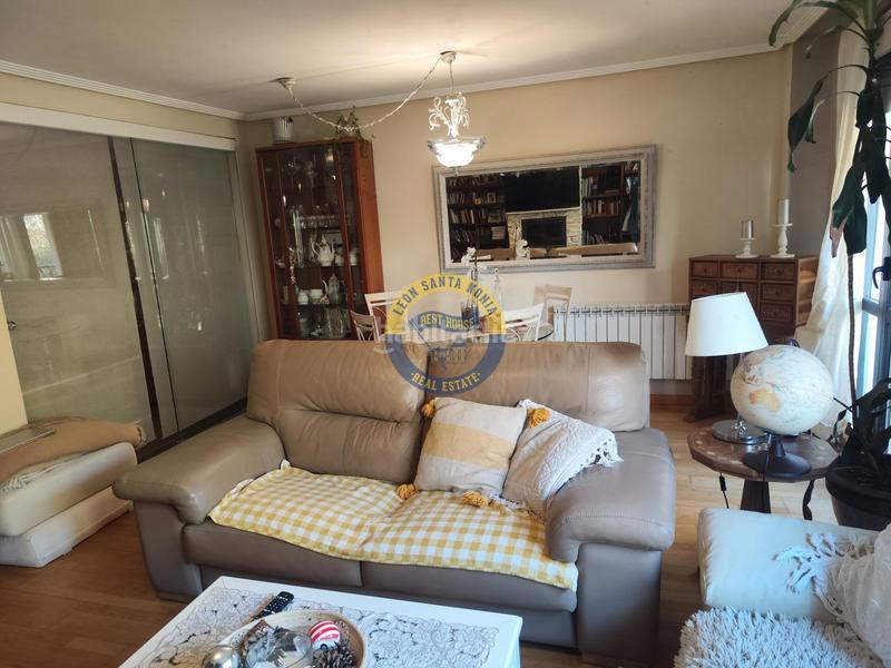 Foto c109f1e0-6ca2-4c60-be70-ef9db8f40360. Chalet mit heizung parking in Villaquilambre