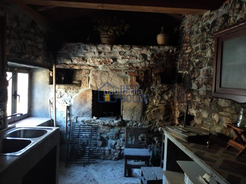 Foto ae6a35ab-37c1-47a3-a71e-0cdc77064408. Casa a Boñar
