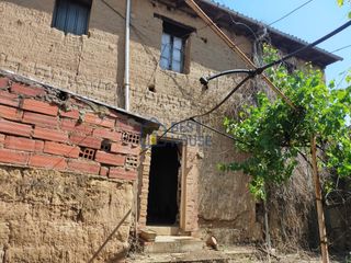 Masía en Onzonilla. Casa a la venta en el centro de vilecha.
