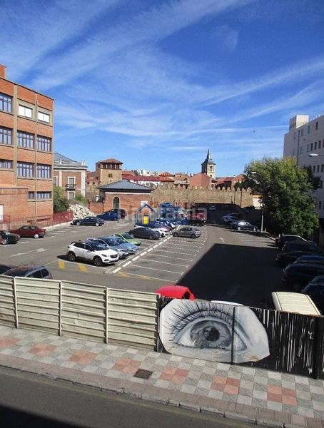 Foto 7288715b-1418-4209-8b89-9745ef277da2. Apartament amb aparcament a Centro Ciudad León