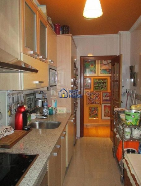 Foto f037f21a-2404-4e4c-858b-4a8b4d39efe8. Apartament amb aparcament a Centro Ciudad León