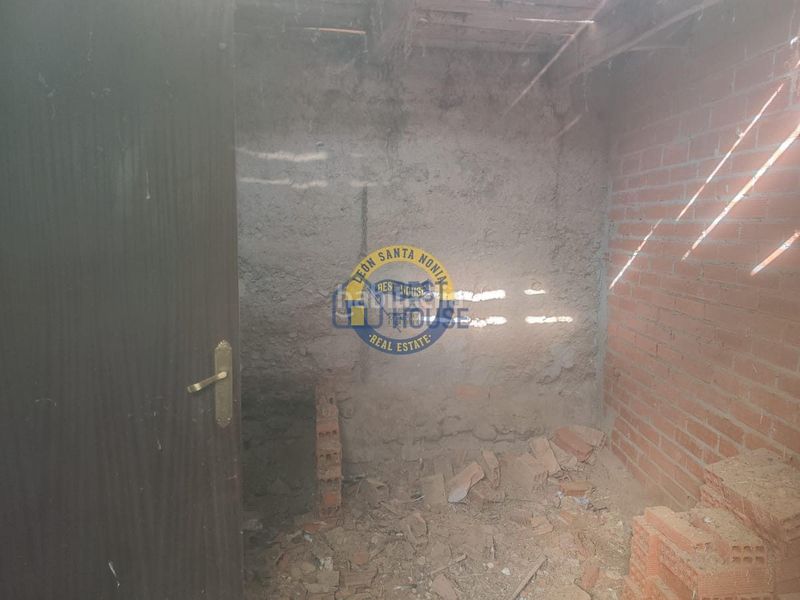 Foto a14eb238-42b9-4090-991d-8fd84b1768a7. Casa a Valdevimbre