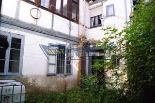 Édifice à Casco Antiguo. Edificio para reformar en el casco antiguo de león.