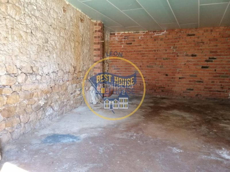 Foto 70f3e0d1-ef34-4a8a-8e91-8f53d0fa4546. Casa amb aparcament a Rioseco de Tapia