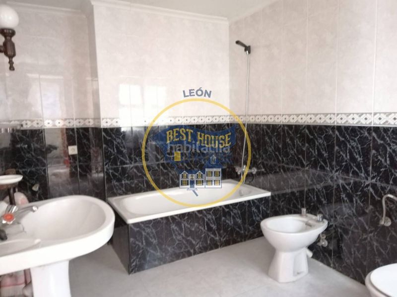 Foto a08dfa22-c03e-4a67-9f8e-b283d74837b4. Casa amb aparcament a Rioseco de Tapia