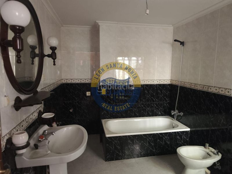 Foto a6164294-2ea3-4b08-9660-f76c90347443. Casa amb aparcament a Rioseco de Tapia